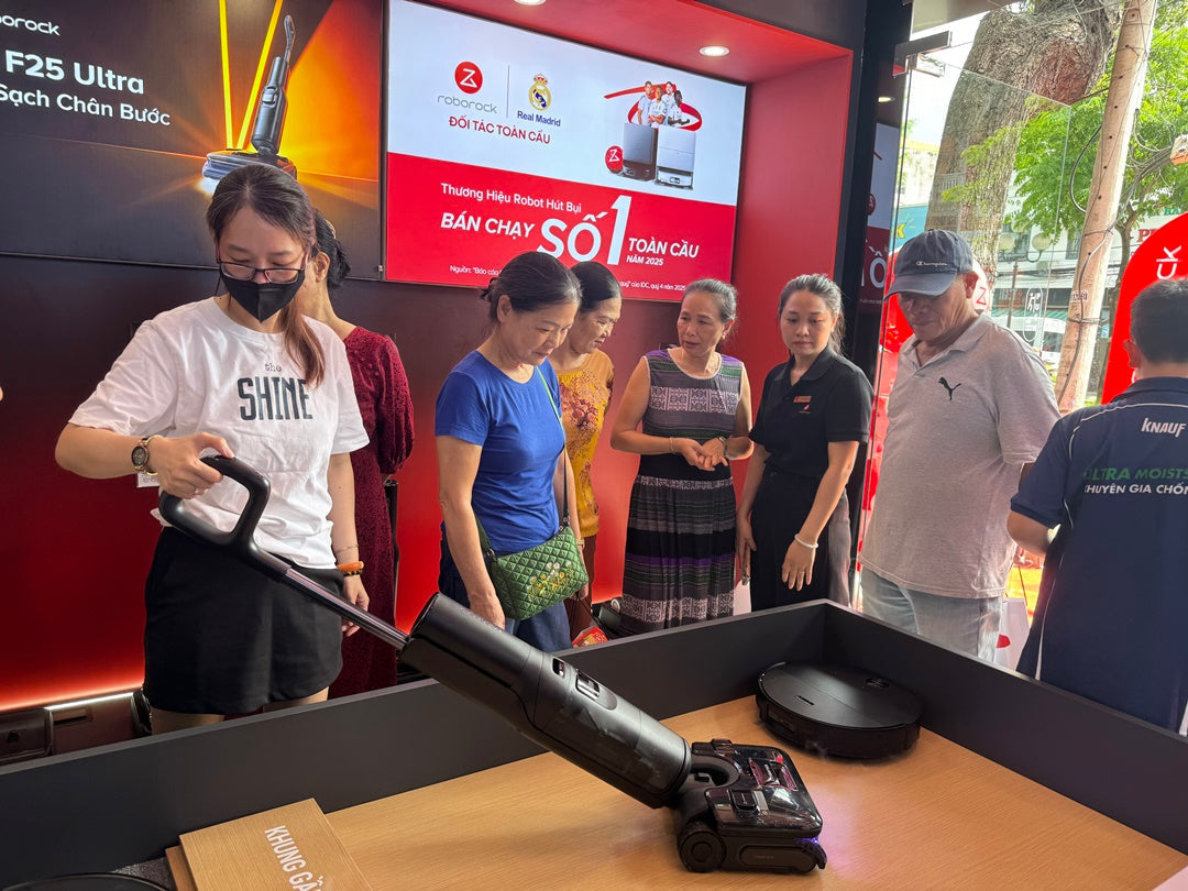 Nên chọn robot hút bụi hay máy hút bụi cầm tay cho căn hộ, nhà phố gần biển?